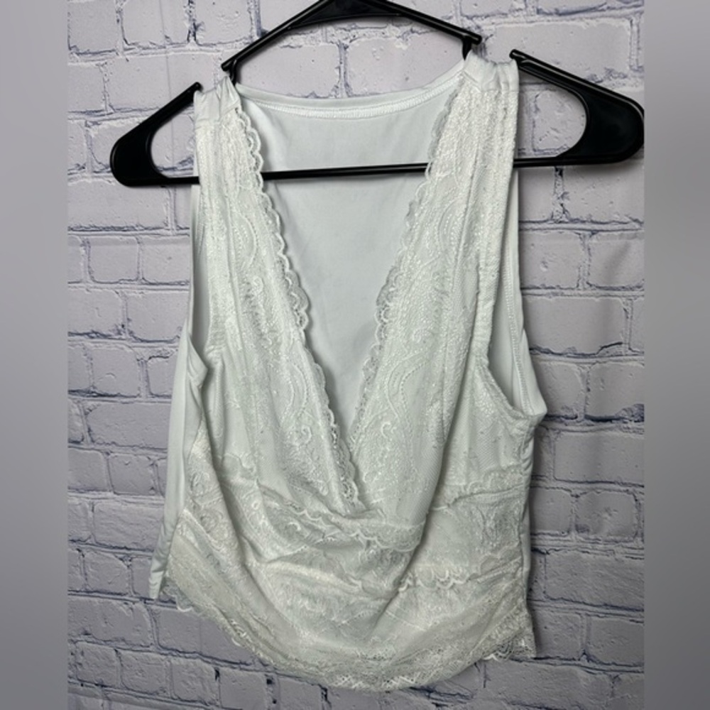 White and lace crop top
